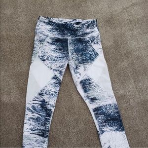 Fabletics Mid-Rise Mesh Powerhold Capri XXS